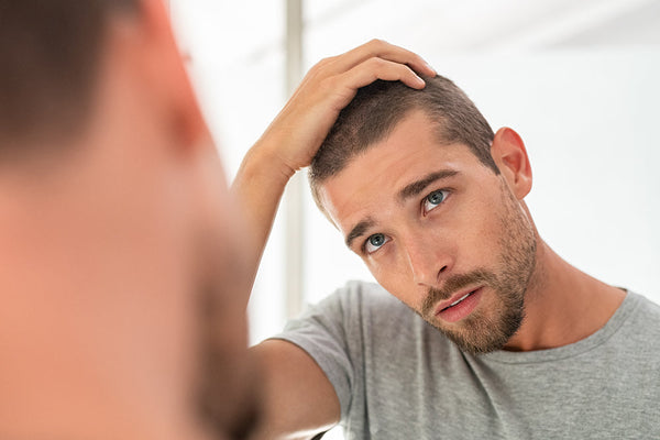 Combattere lo stress e la perdita dei capelli maschile